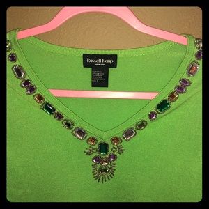 💚Beautiful jeweled Blouse 💚